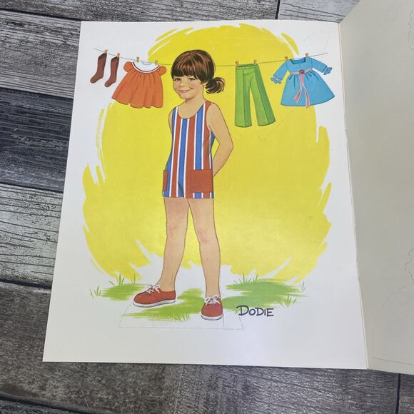 Vintage 1971 DODIE - MY THREE SONS PAPER DOLL BOOK {102} - Picture 8 of 8